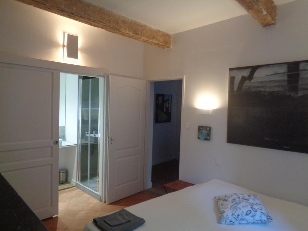 B&B Le Chat Qui Dort Montricoux Rom bilde